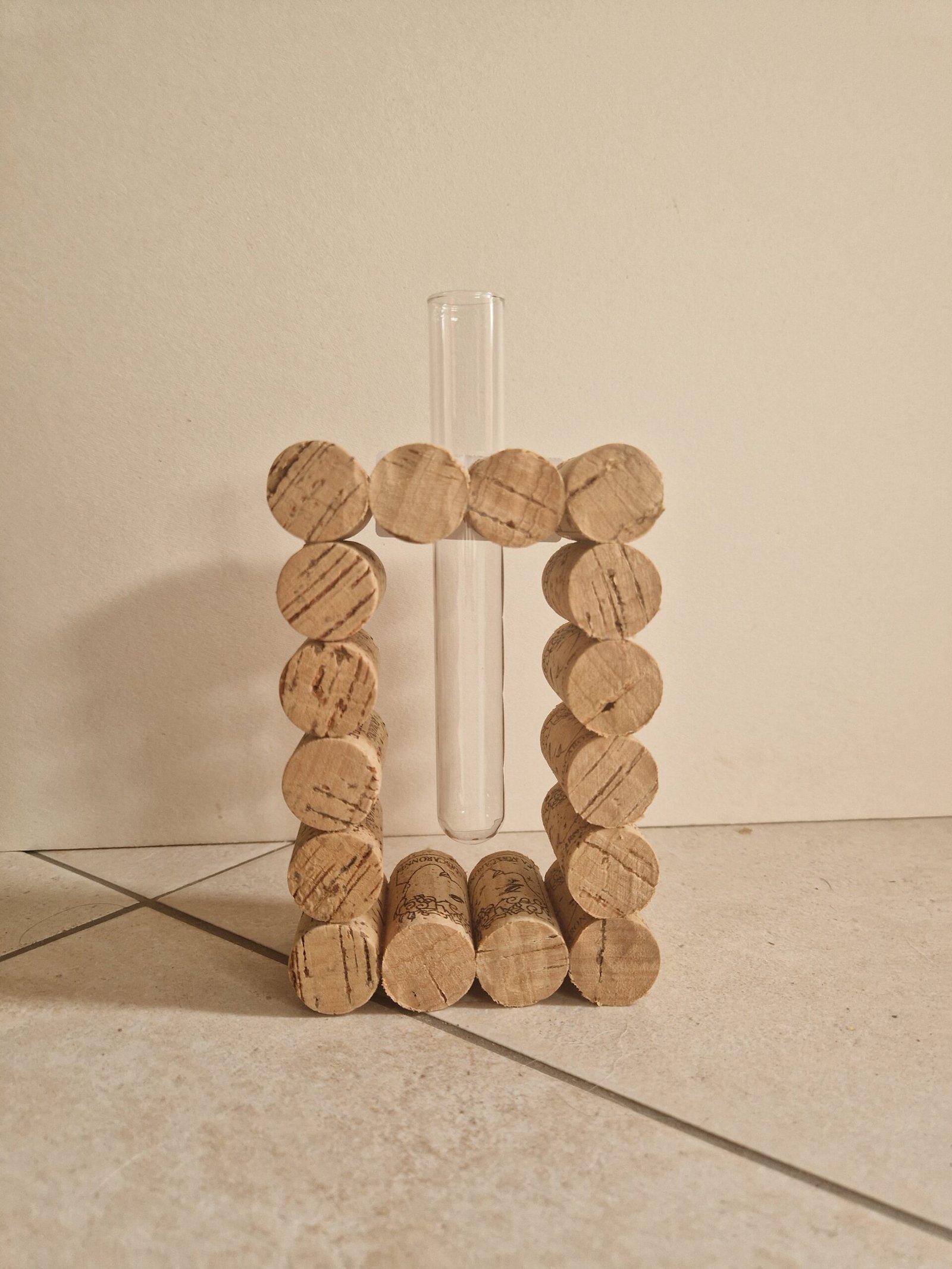 Décoration de table en liège – Rectangulaire avec tube à fleurs