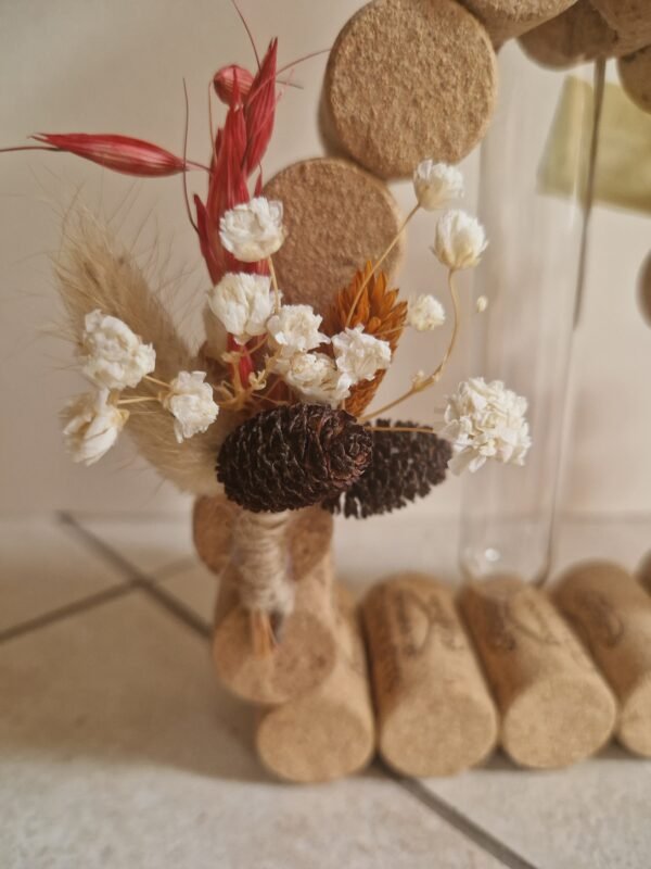 Décoration de table en liège – Cœur & tube à fleurs – Image 2