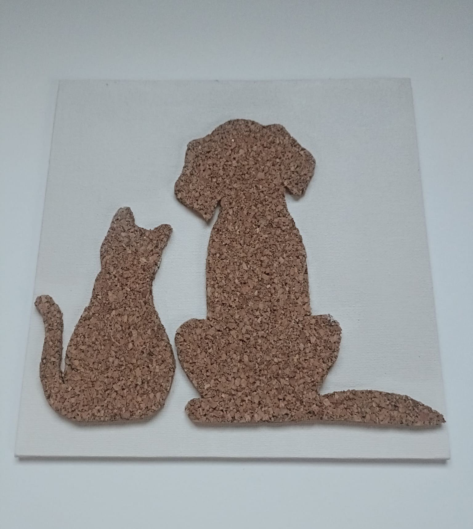 Chien et chat en liège sur toile