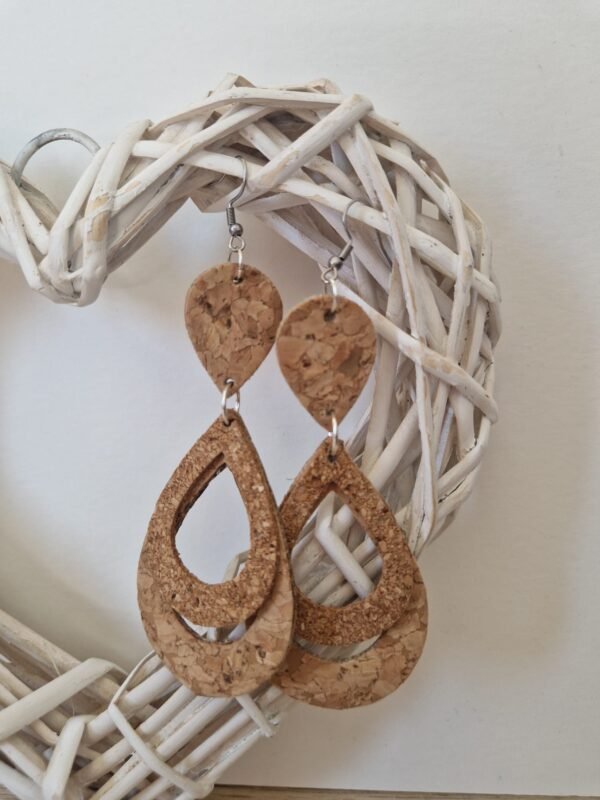 Boucles d'oreilles gouttes d'eau creuses en liège – Image 3